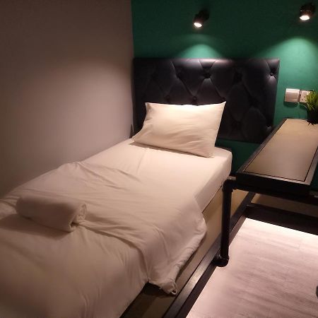 Tube Hotel Klebang Melaka Ngoại thất bức ảnh