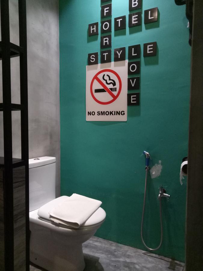 Tube Hotel Klebang Melaka Ngoại thất bức ảnh