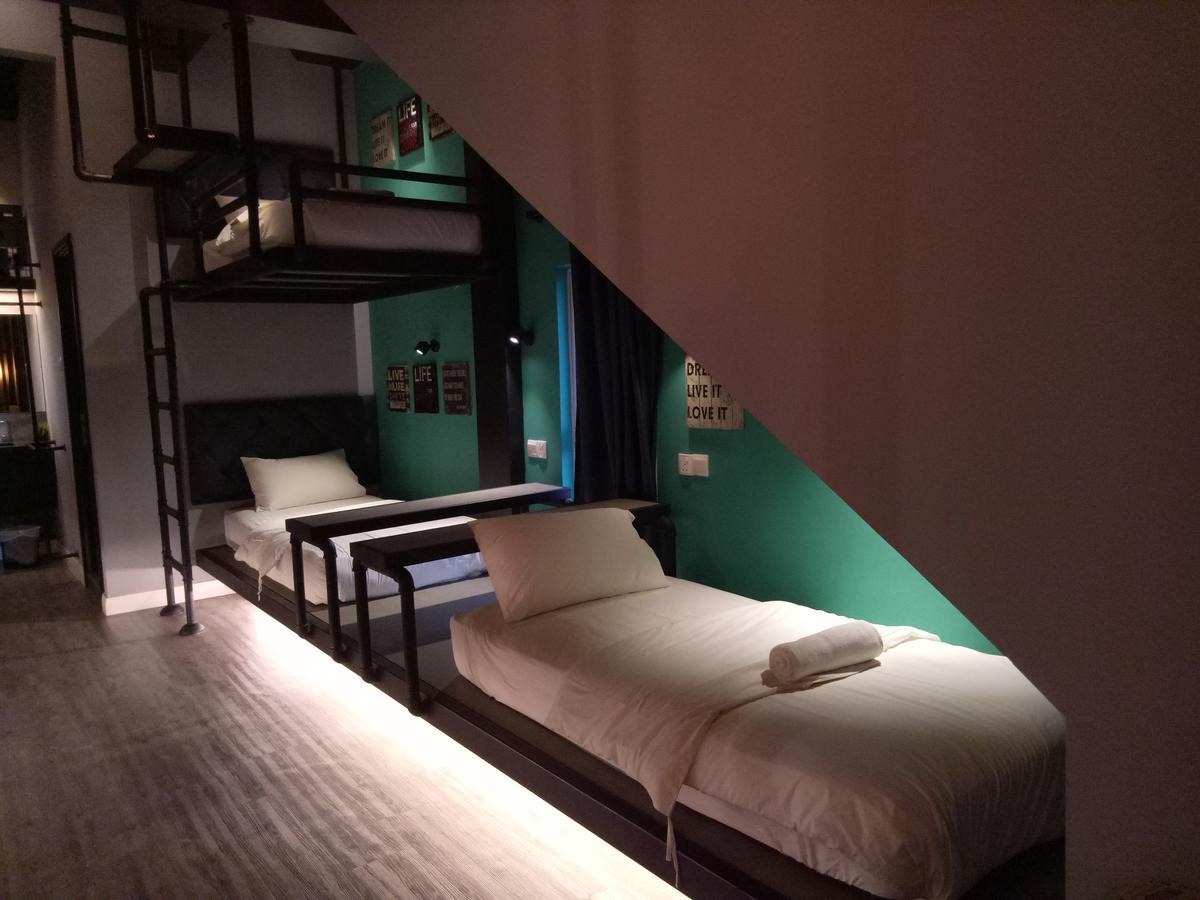 Tube Hotel Klebang Melaka Ngoại thất bức ảnh